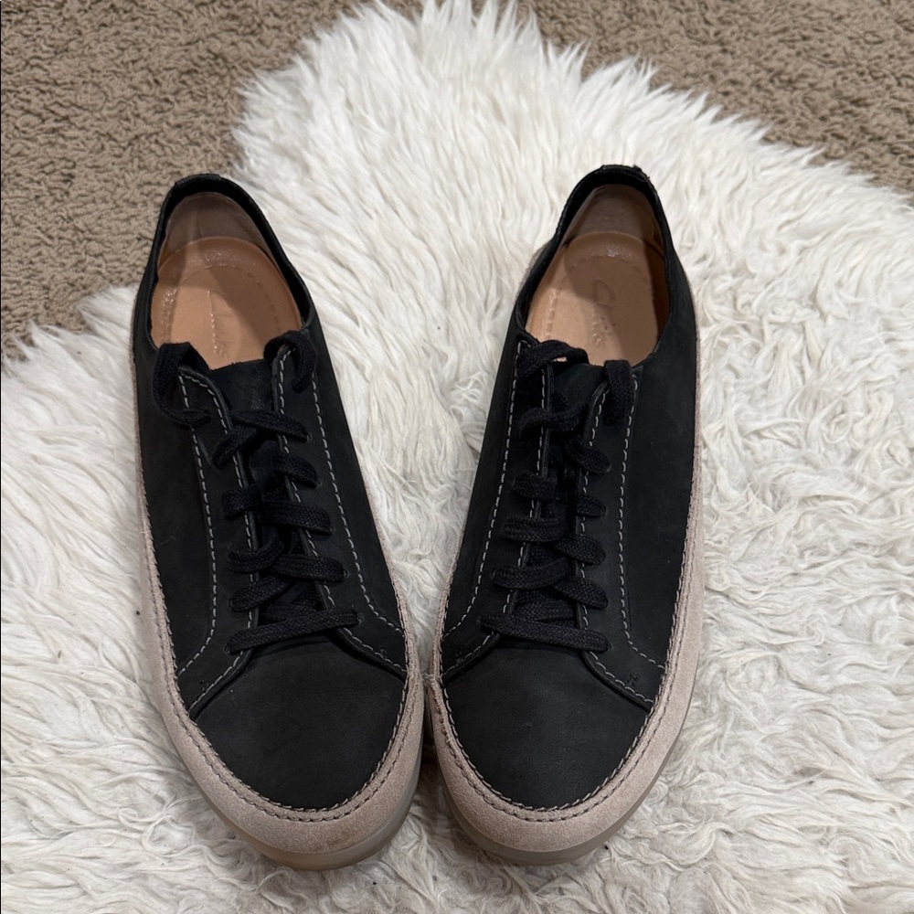 Clarks Women’s Black
Hidi Holly Low-top Sneakers Size 9.5 M